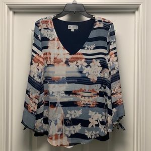 JM Collection Sz L floral lined v-neck with 3/4 sleeve tie